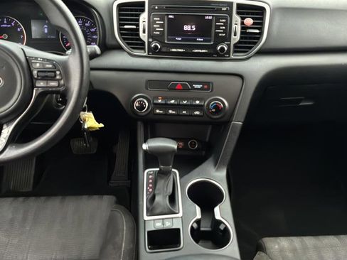 Used 2017 Kia Sportage LX image 17