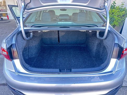 Used 2025 Volkswagen Jetta SE image 31