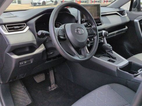 Used 2025 Toyota RAV4 XLE AWD/4WD image 9
