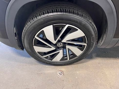 Used 2024 Volkswagen Atlas SE image 30