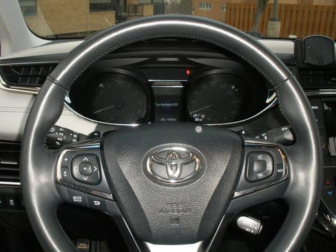 Used 2013 Toyota Avalon Limited image 38