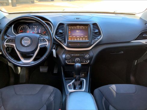 Used 2015 Jeep Cherokee Latitude FWD image 15