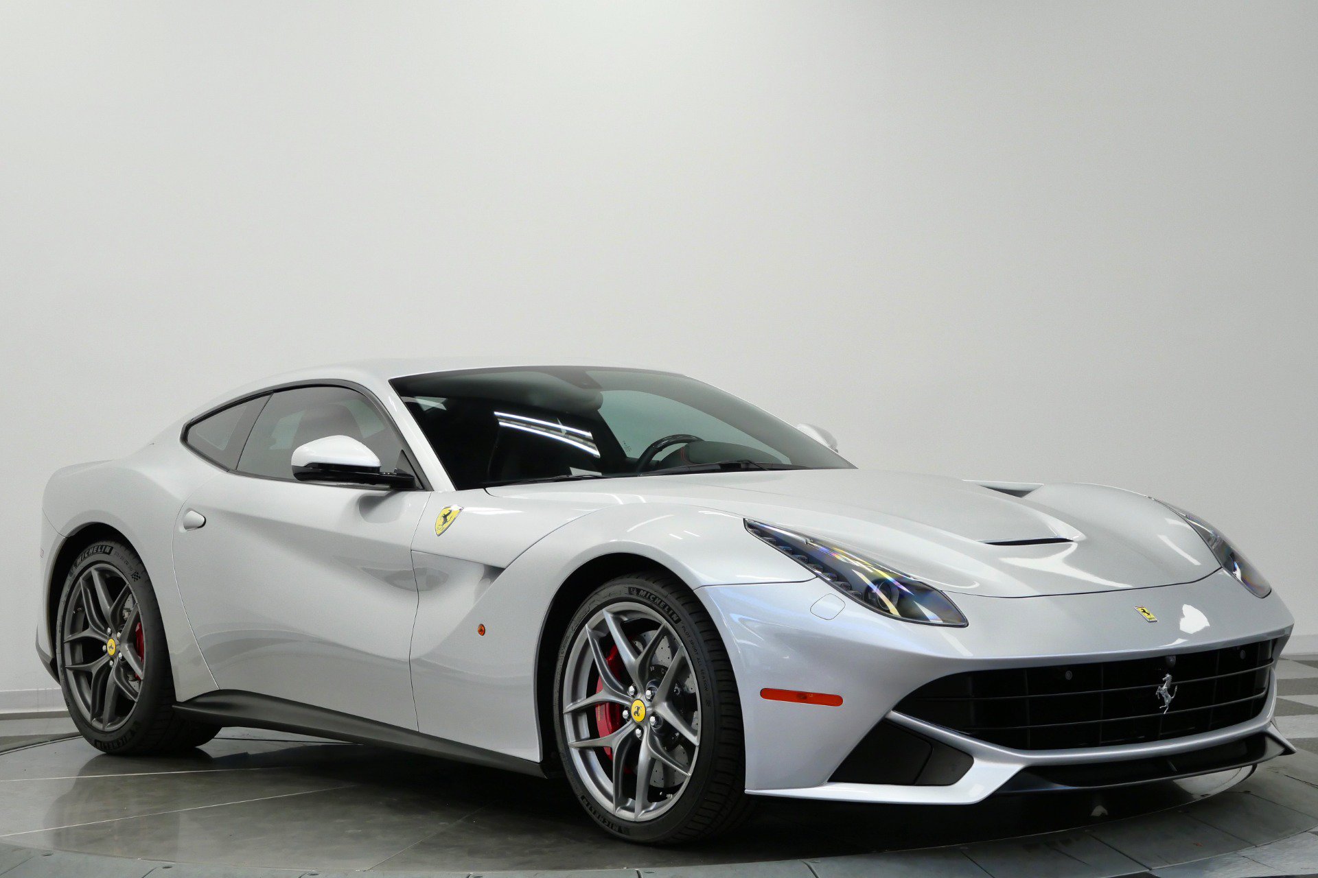 Used 2015 Ferrari F12 Berlinetta RWD image 3