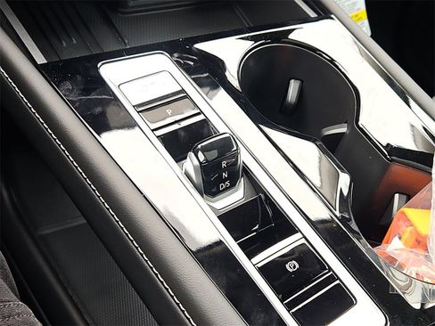 New 2025 Volkswagen Atlas SEL image 22