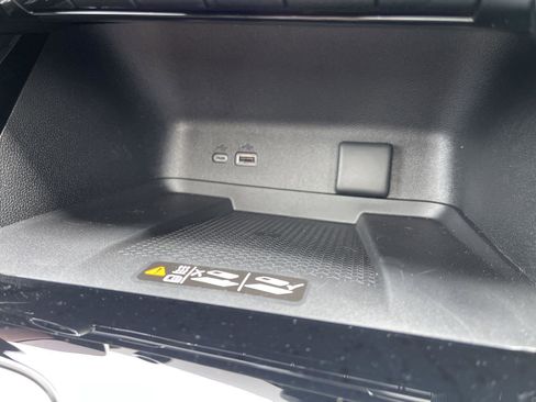Used 2025 Chevrolet Traverse High Country w/ LPO, Floor Liner Package AWD/4WD image 33