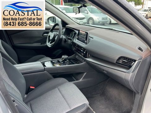 Used 2022 Nissan Rogue SV FWD image 16