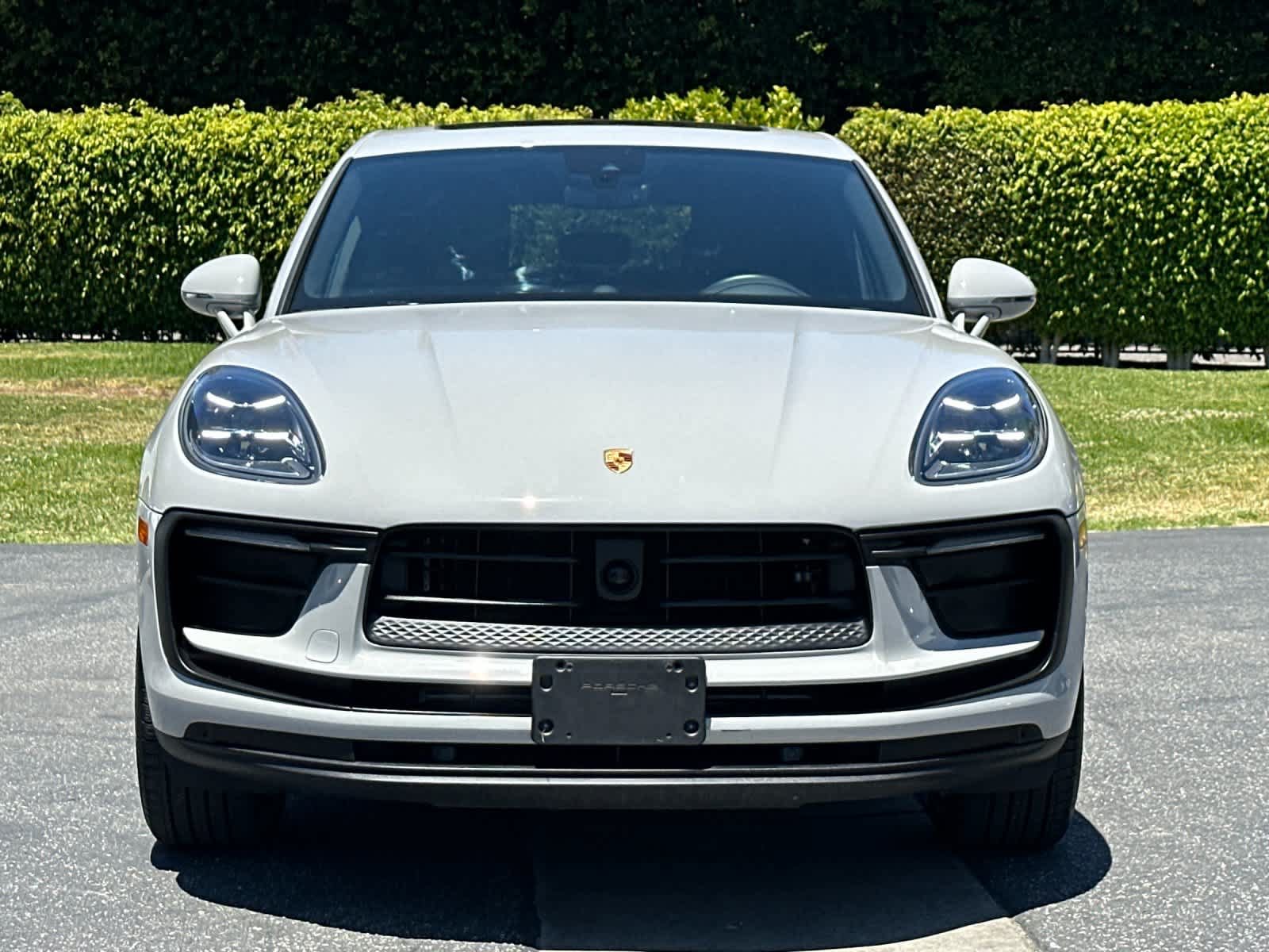 Certified 2025 Porsche Macan AWD/4WD image 11