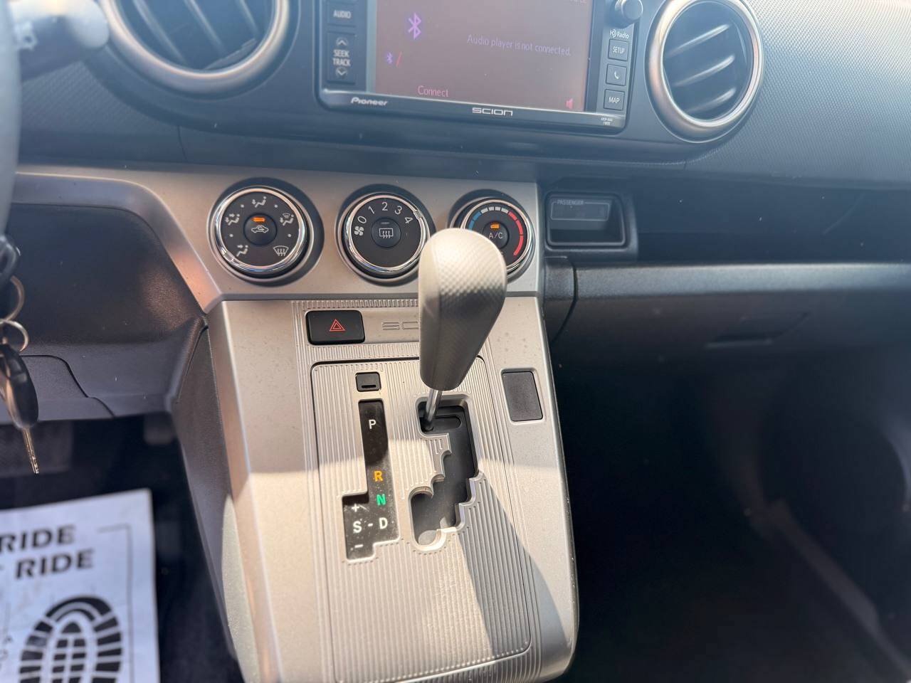 Used 2015 Scion xB FWD image 23