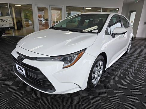 Used 2023 Toyota Corolla LE FWD image 7