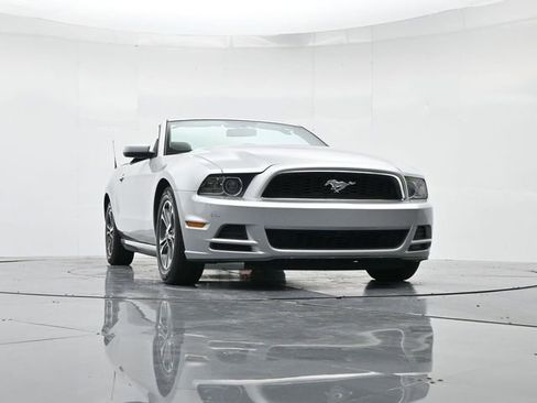 Used 2014 Ford Mustang Premium image 30