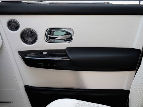 Certified 2022 Rolls-Royce Phantom Extended Wheelbase w/ The Phantom Package RWD image 11