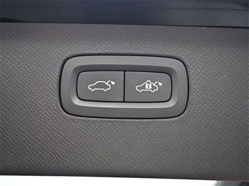 Used 2023 Volvo XC90 B5 Core image 11