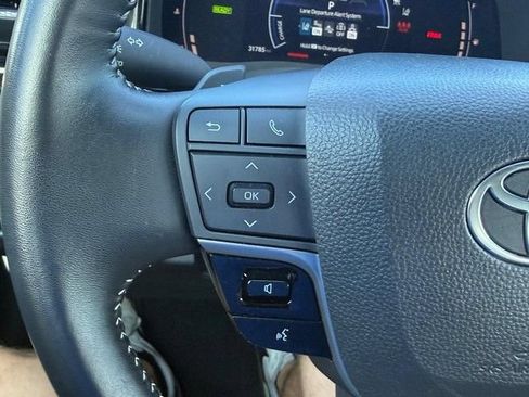 Used 2025 Toyota Camry SE FWD image 17