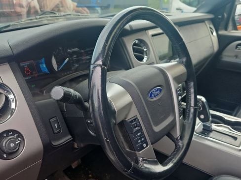 Used 2017 Ford Expedition Limited w/ Equipment Group 301A AWD/4WD image 2