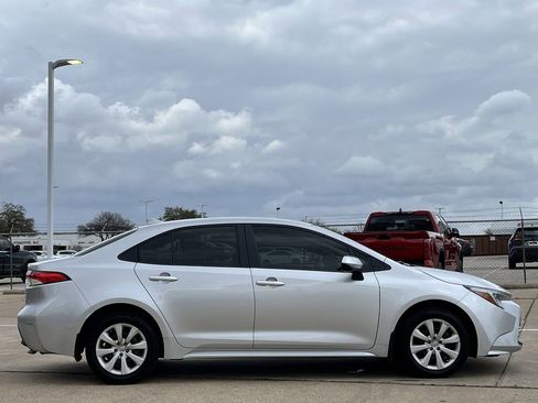 Used 2025 Toyota Corolla LE image 3