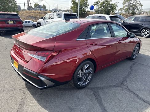 Used 2025 Hyundai Elantra SEL FWD image 5