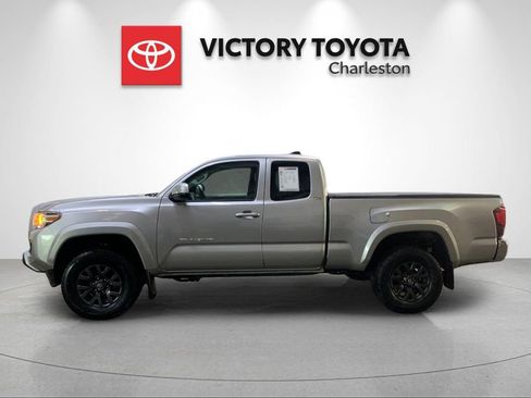 Used 2022 Toyota Tacoma SR5 w/ SR5 Appearance Package (SM) AWD/4WD image 2