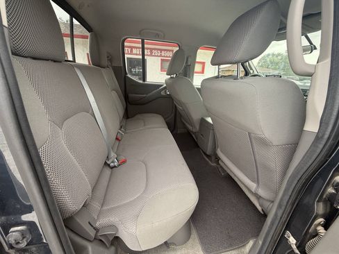 Used 2015 Nissan Frontier SV AWD/4WD image 10