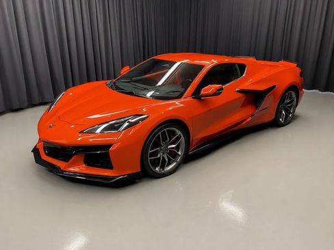 Used 2025 Chevrolet Corvette Z06 RWD image 3
