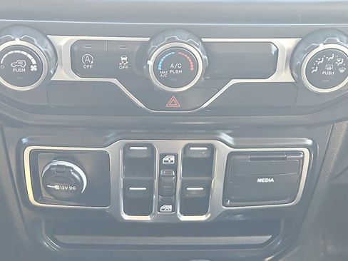 Used 2018 Jeep Wrangler Unlimited Sport S image 16