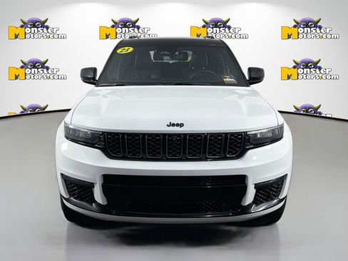 Used 2023 Jeep Grand Cherokee L Summit w/ Rear Seat Video Group I AWD/4WD image 2