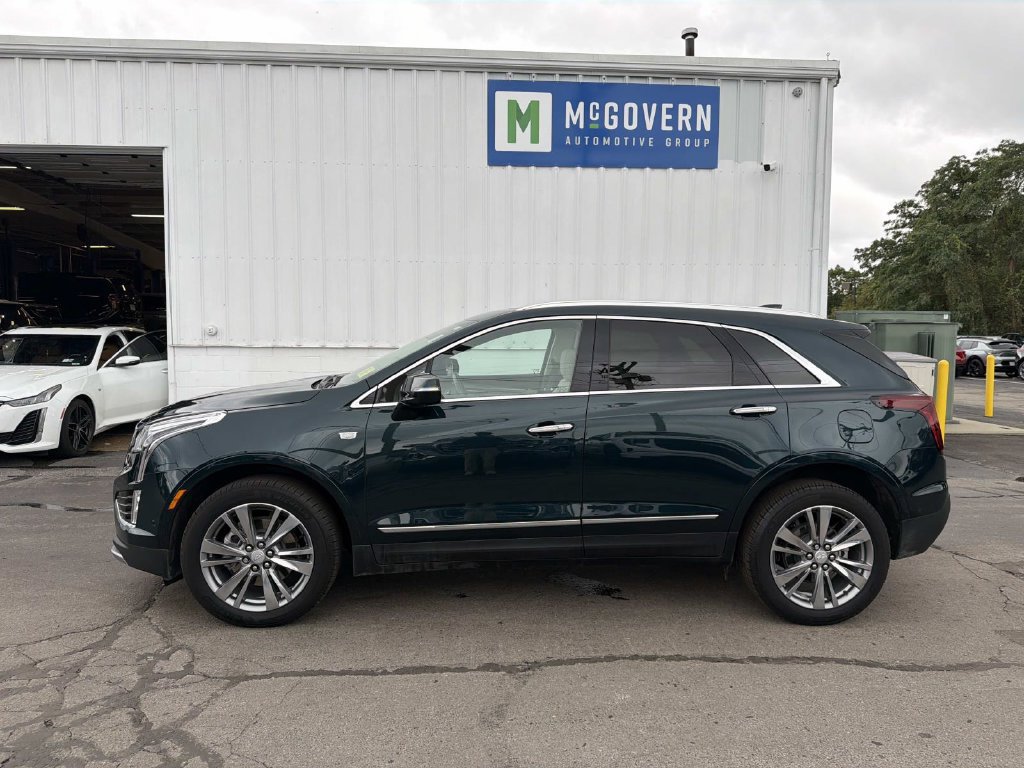 Used 2024 Cadillac XT5 Premium Luxury w/ Technology Package FWD image 2