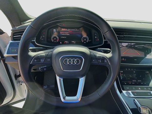 Used 2023 Audi Q8 Premium image 10