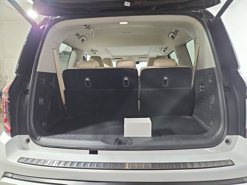 Certified 2025 Nissan Armada Platinum Reserve image 24