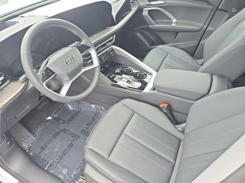 New 2025 Audi Q5 Premium Plus image 16