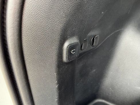 Used 2020 Jeep Cherokee Limited AWD/4WD image 19