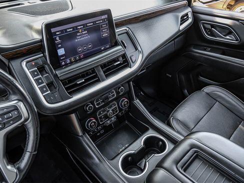 Used 2021 Chevrolet Suburban Premier w/ Premium Package image 23