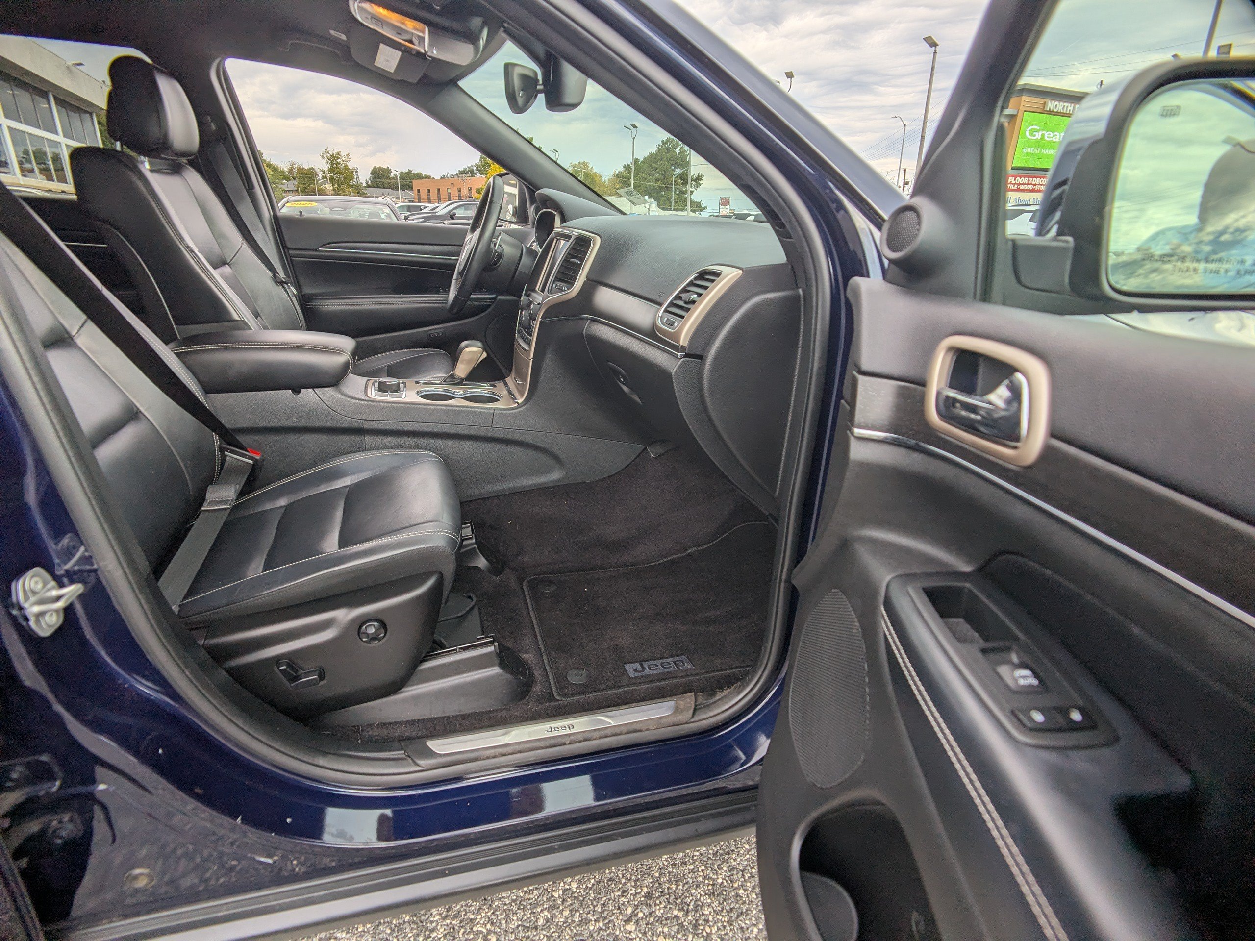Used 2017 Jeep Grand Cherokee Limited AWD/4WD image 12