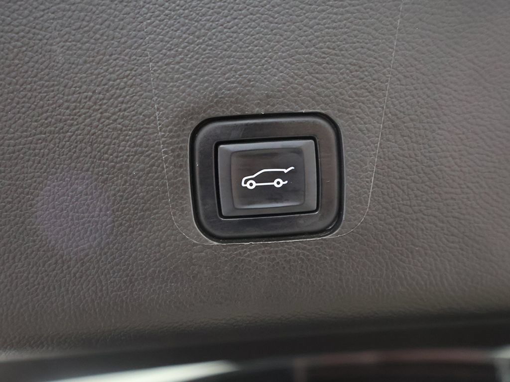 Used 2023 Chevrolet Traverse RS AWD/4WD image 24