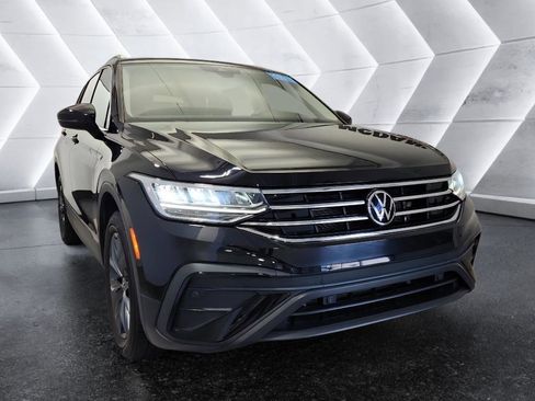 Certified 2023 Volkswagen Tiguan SE w/ Panoramic Sunroof Package FWD image 1
