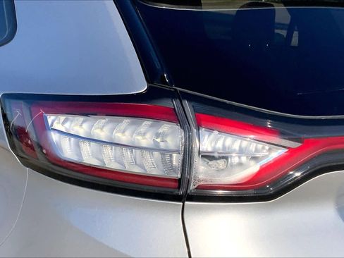Used 2018 Ford Edge Sport w/ Technology Package image 24