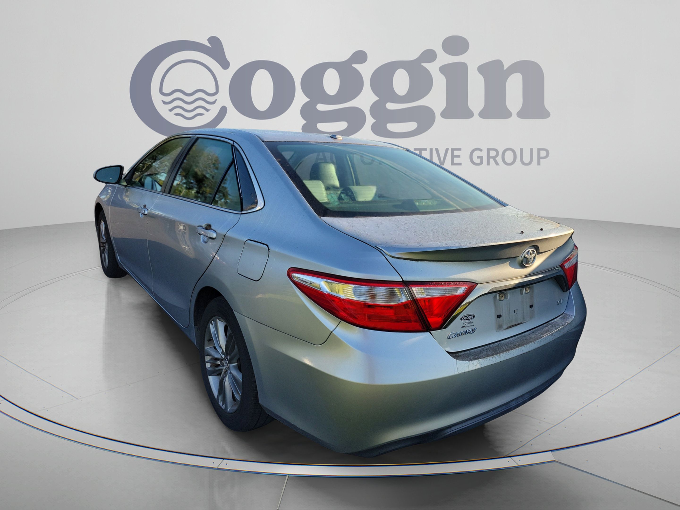 Used 2016 Toyota Camry SE FWD image 2