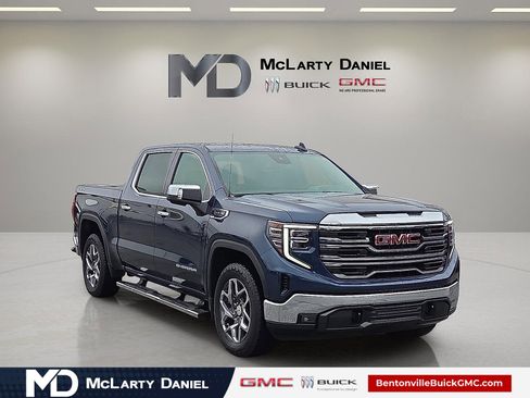 Used 2022 GMC Sierra 1500 SLT w/ SLT Convenience Package image 1
