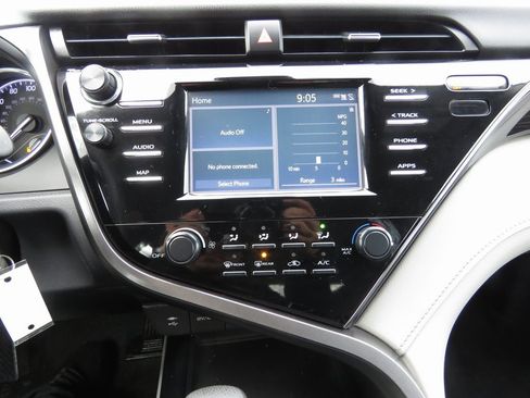 Used 2019 Toyota Camry LE image 27