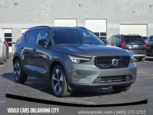 Used 2026 Volvo XC40 B4 Core w/ Protection Package Premier FWD image 2