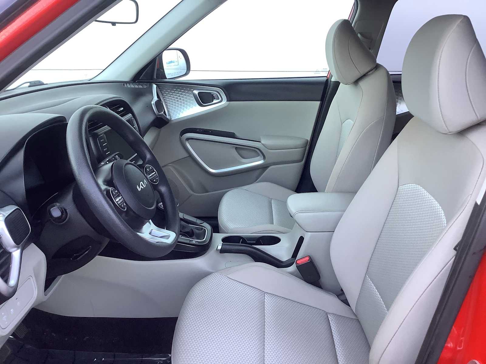 Used 2024 Kia Soul LX w/ Option Group 015 FWD image 2