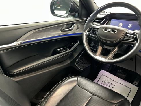 Certified 2022 Jeep Grand Cherokee Overland image 11