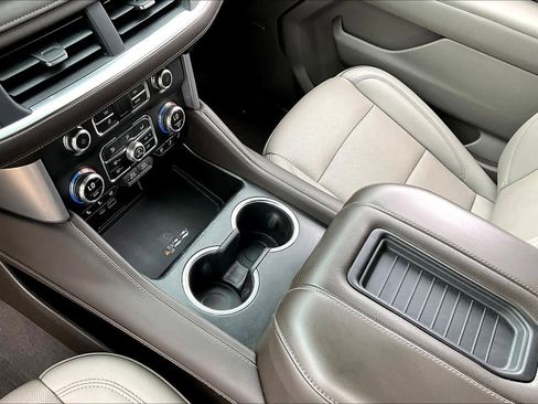 Used 2022 GMC Yukon SLT w/ SLT Premium Package image 32