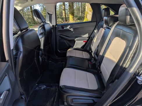 Used 2021 Ford Escape Titanium w/ Titanium Elite Package AWD/4WD image 16