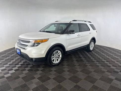Used 2014 Ford Explorer XLT w/ Equipment Group 202A AWD/4WD image 5