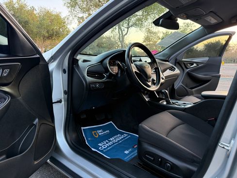 Used 2018 Chevrolet Malibu LT w/ Driver Confidence Package image 9