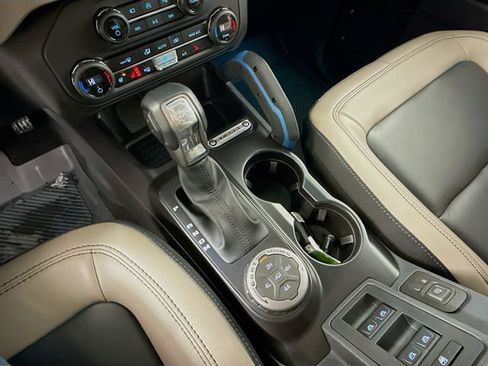 Used 2024 Ford Bronco Wildtrak image 17