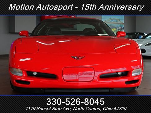 Used 2004 Chevrolet Corvette Coupe w/ Preferred Equipment Group RWD image 3