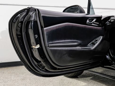 Used 2018 MAZDA MX-5 Miata RF Grand Touring RWD image 47