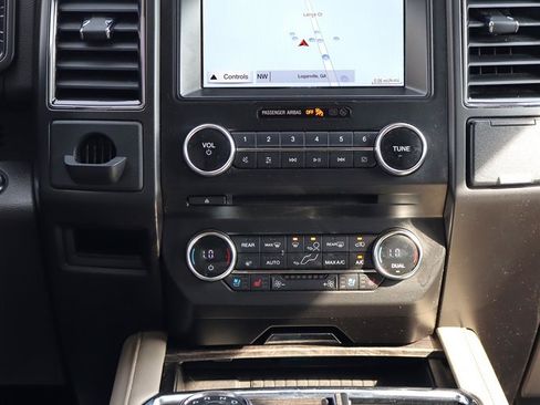 Used 2018 Ford Expedition Max Limited RWD image 15
