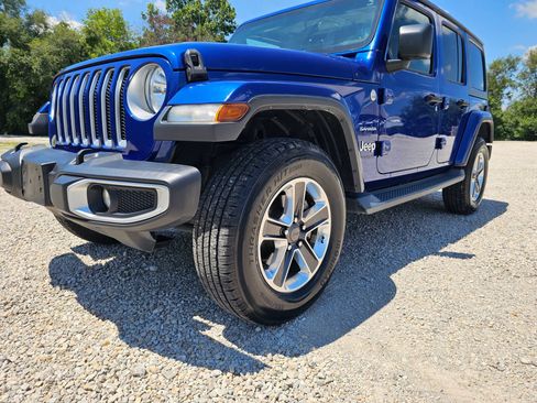 Used 2018 Jeep Wrangler Unlimited Sahara AWD/4WD image 2